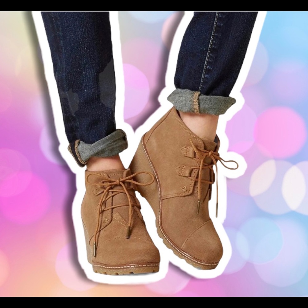 Toms Desert Leather Wedge Shoes. Size 5.5